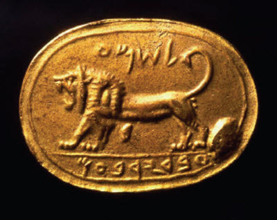 Fig. 1: Copy of the bronze cast of the seal stamp ‘(belonging) to ShemaꜤ servant of Jeroboam’ from Schumacher’s excavation in Megiddo (photo by Michael Magen, the Israel Museum, Jerusalem)