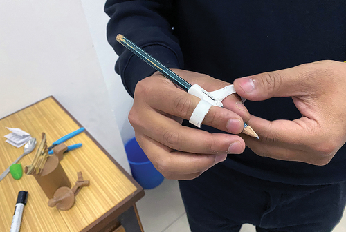 Figure 5. Prototype of the writing assistive device designed by S.M. Shrestha for PB. Photo: Campoli 2023.