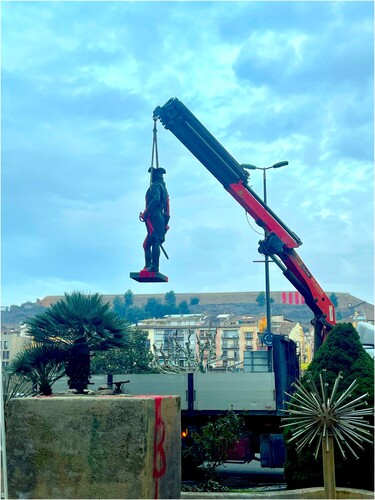 Figure 2: The removal of the monument to Gaspar de Portolà from the pedestal (Source: Irma Secanell. 22 March 2023).