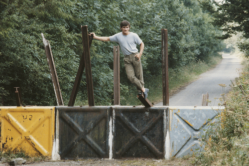 Fig. 6. ‘Irish featherweight boxer Barry McGuigan in his hometown of clones, Ireland, 1984. He is posing astride the border between Ireland and Northern Ireland’ (photo by Michael Brennan/Getty images).
