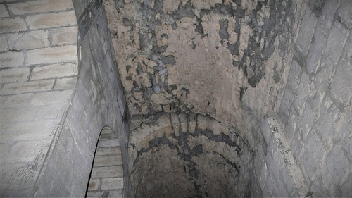 Figure 6. Looking west, a building break in vault of Level One North West Chamber just above the west elevation of the ground floor chamber.
