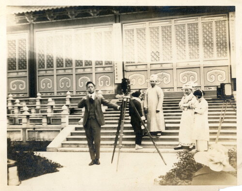 Figure 4. The Curse of the Quon Gwon (1916) set. The man by the tripod may be Louis Air. Courtesy of the Kumaradjaja family History Archive.